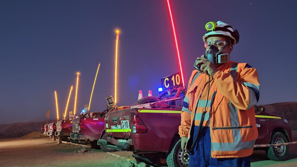 Te presentamos las nuevas pértigas LED que refuerzan la seguridad en la mina
