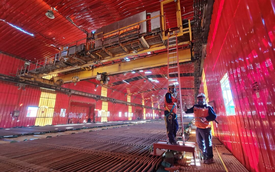 Implementan escalera telescópica para el acceso al puente grúa móvil del área de electro-obtención