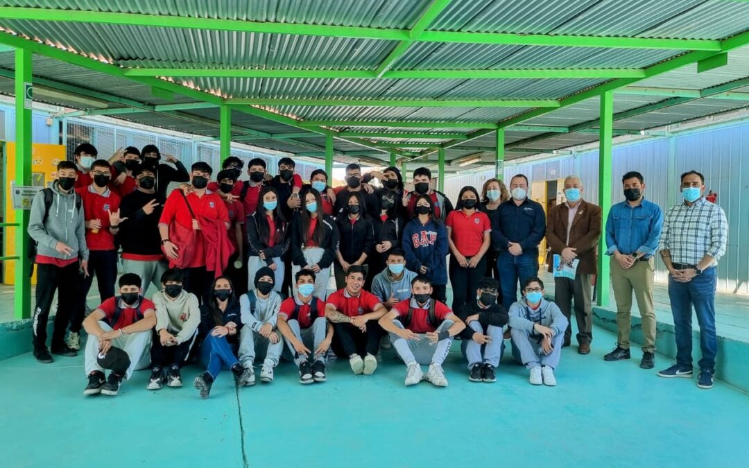 Minera Antucoya presentó la quinta versión del Programa Eleva en liceo de María Elena