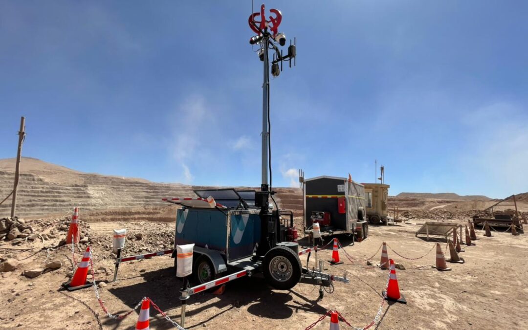 Minera Antucoya pionera en la industria: carro de telecomunicaciones funcionará con energía eólica