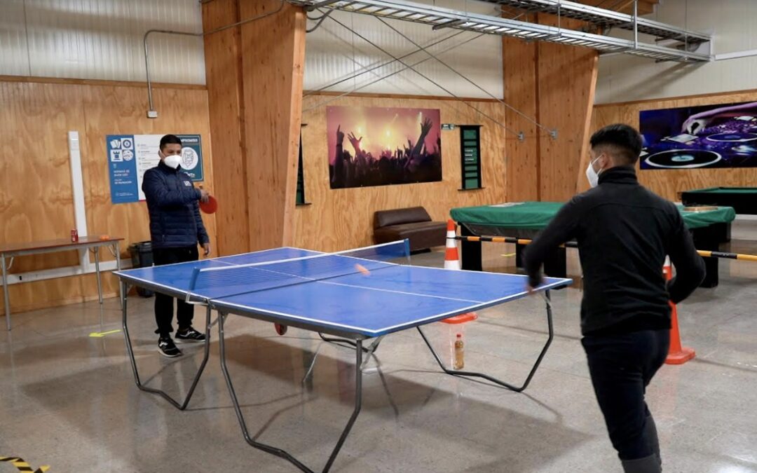 ¡Deporte, clases de canto y campeonato de ping-pong en faena!