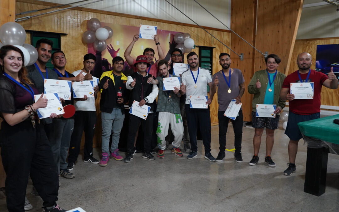 Bicampeón: operador reafirmó su título en campeonato de tenis de mesa