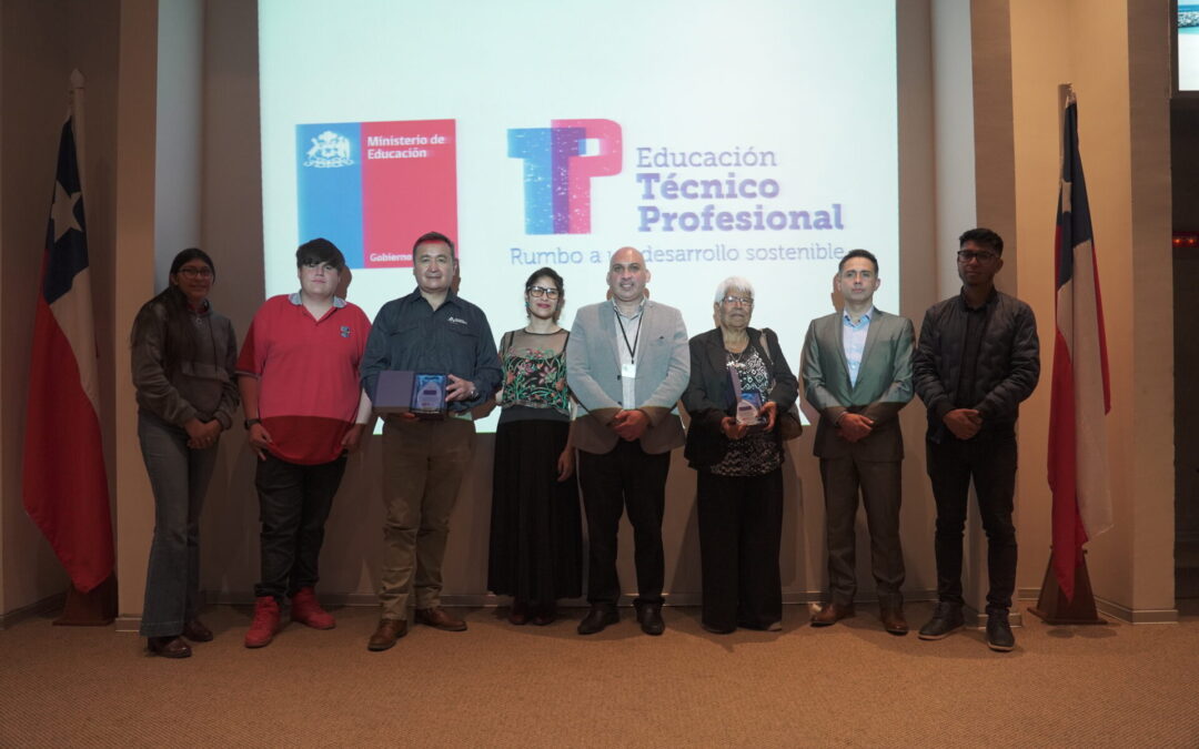 Reconocen a Minera Antucoya por su compromiso con la formación técnico profesional de María Elena