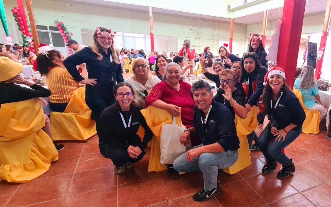 Más de 250 adultos mayores de María Elena participaron de desayuno navideño