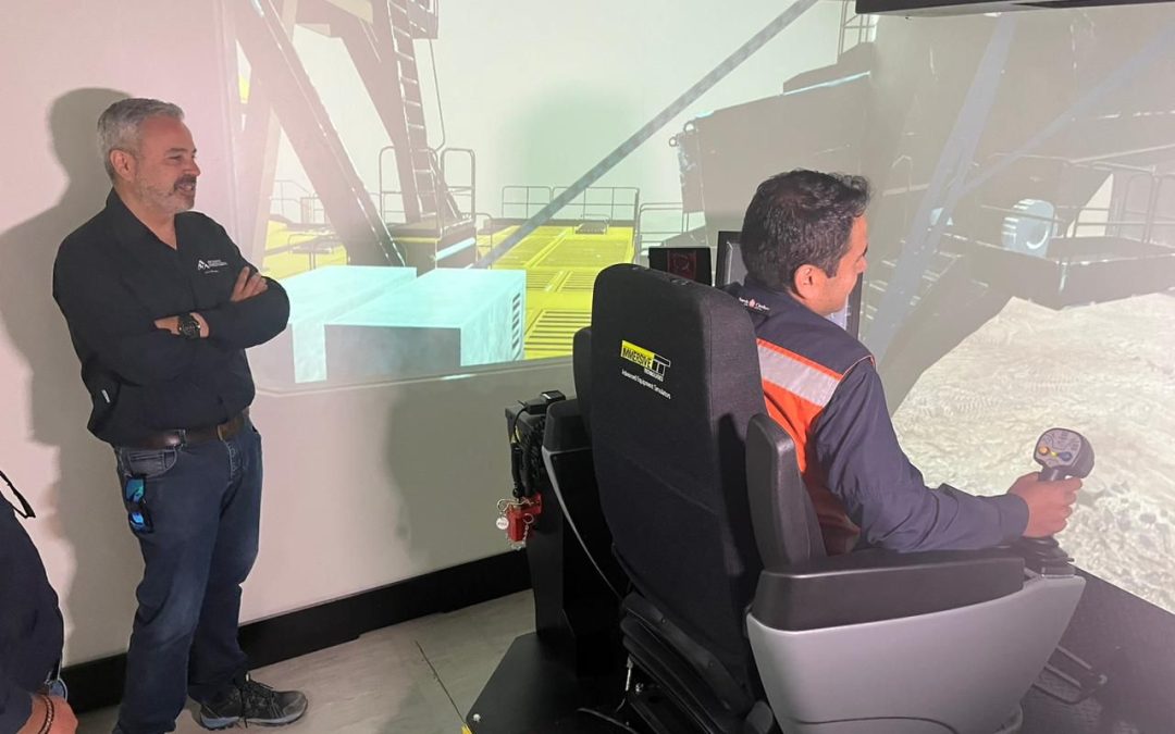 Operadores y operadoras se capacitan con kit de simulación de pala eléctrica