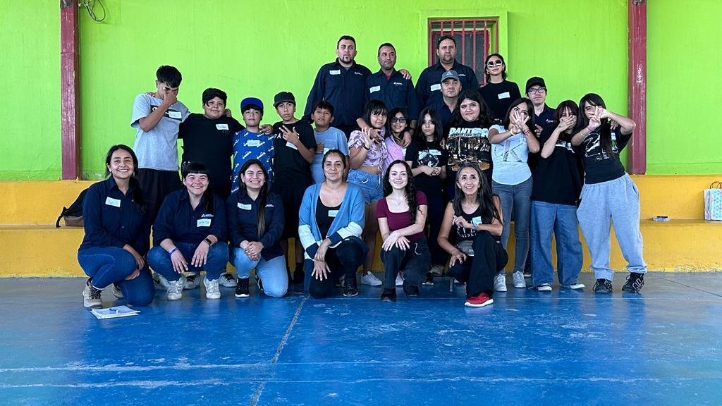 “El universo que vive en mí”: voluntariado Antucoya trabajó la vinculación con el entorno junto a niños y niñas de María Elena