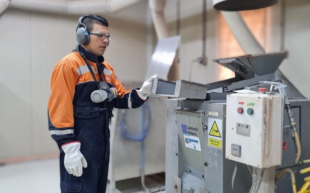 Laboratorio Químico y Muestrera: mejorarán el sistema de extracción de polvo y crearán cabinas de insonorización