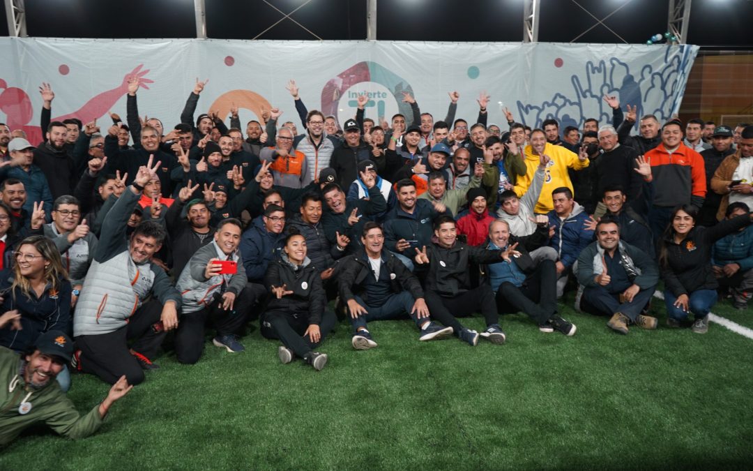 Minera Antucoya reinaugura canchas deportivas con la presencia de figuras del fútbol chileno