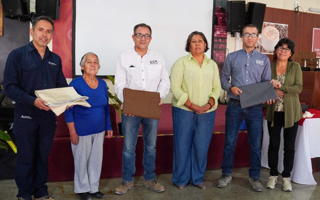 Mujeres de María Elena fabricaron mil 800 cortinas para Antucoya