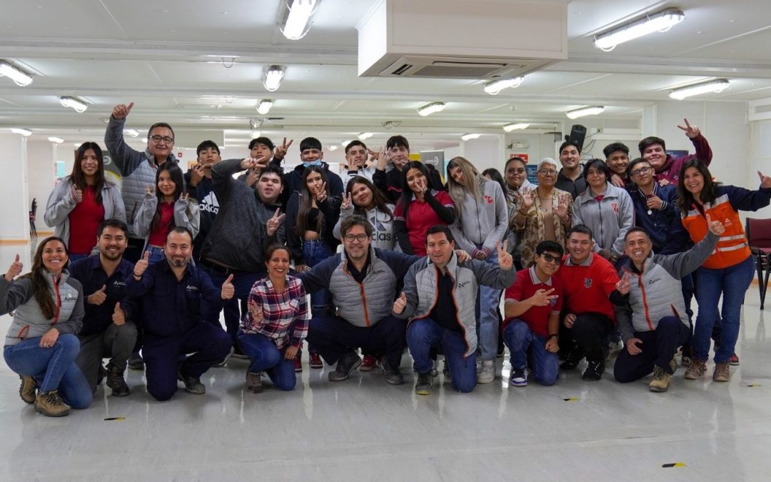 Estudiantes del liceo de María Elena visitaron faena