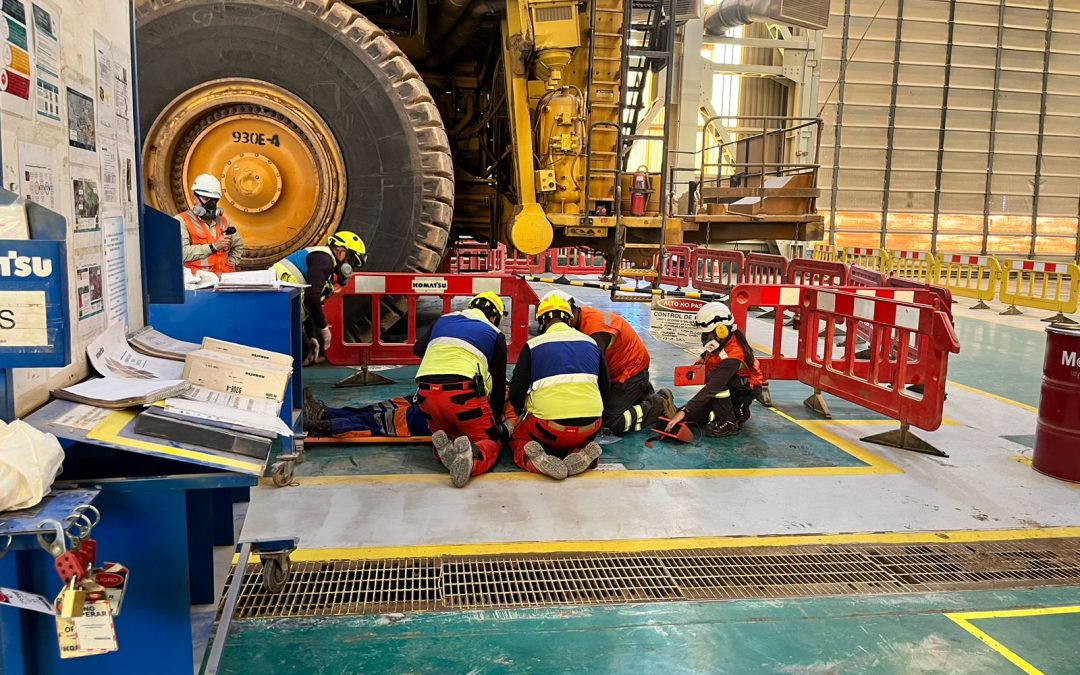 Simulan caída de trabajador para evaluar la capacidad de emergencia de la Compañía