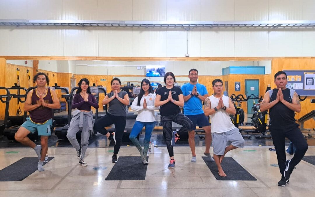 Taller de yoga: bienestar integral de las personas en faena