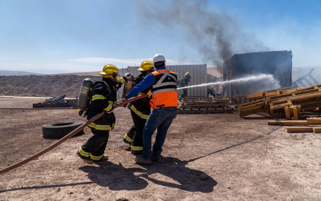 ¡Alto al fuego! Brigadistas refuerzan sus habilidades en control de incendios en faena