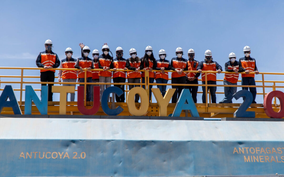 ¡Estudiantes en faena! Un total de 69 alumnos de María Elena visitaron Antucoya
