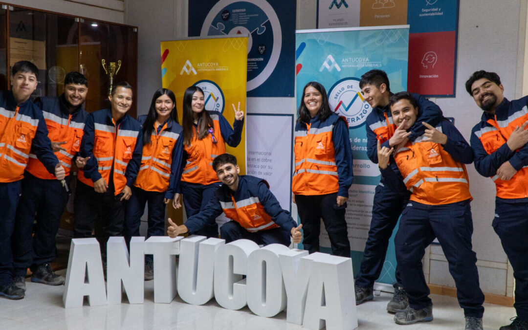 ¡Nuevos talentos!: 24 personas realizan su práctica y memoria profesional en faena