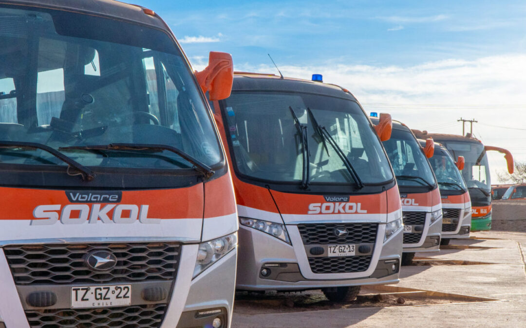 Estrenan nuevos buses internos con mejor tecnología y comodidad