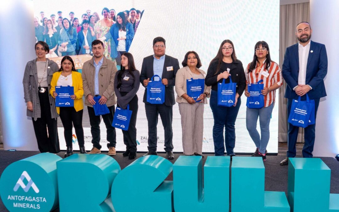 Grupo Minero entrega Becas de Educación Superior a 100 jóvenes de distintas localidades