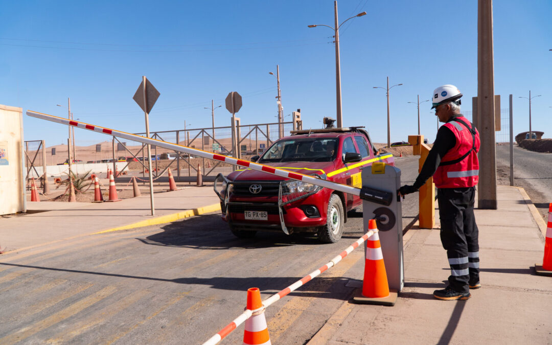 Garita fortalece su seguridad con barrera mecánica y segregación de espacios